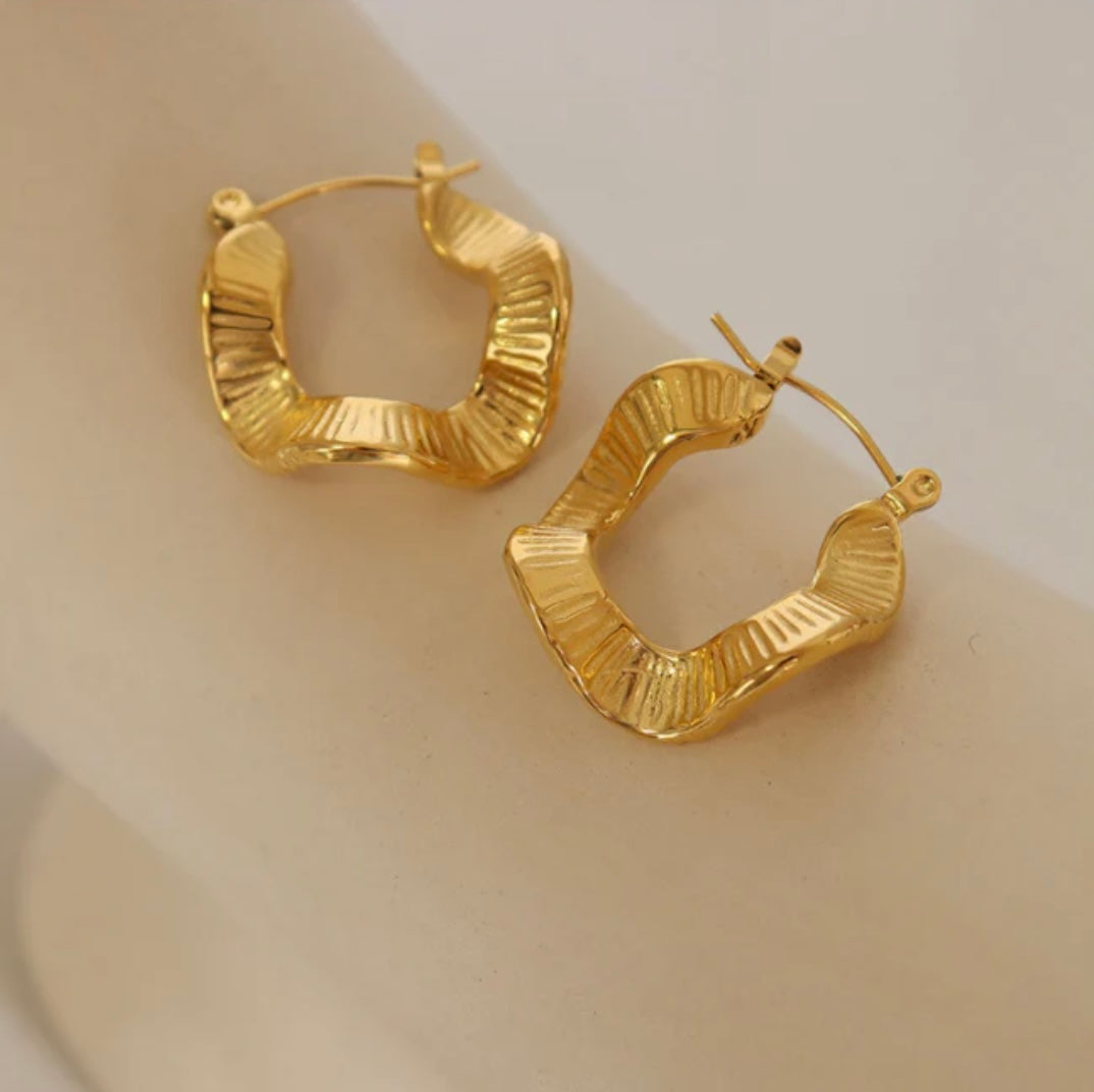 Wavy hoops